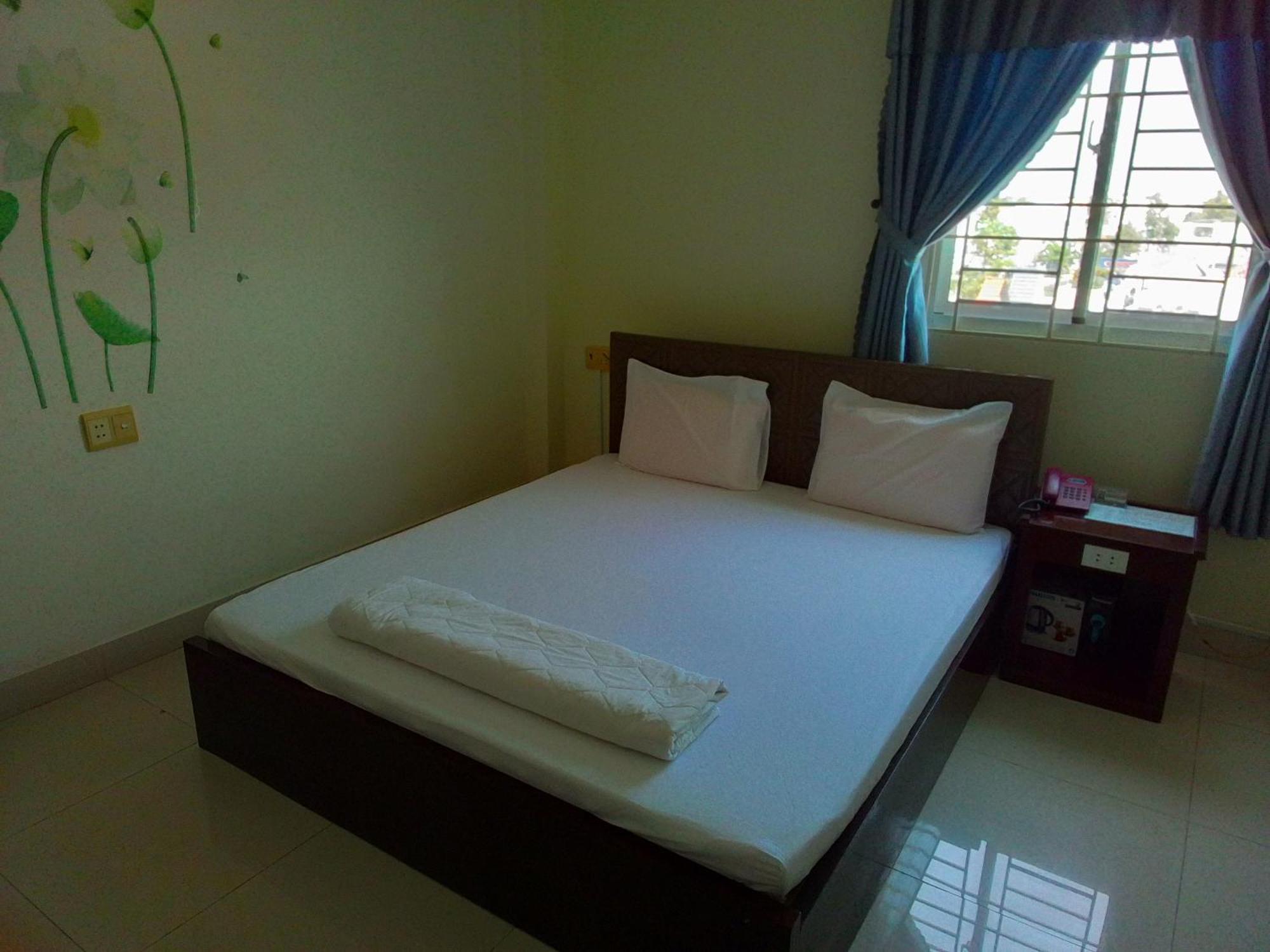 Hostel Dang Loi ホステルダンロイ Chau Doc Bagian luar foto