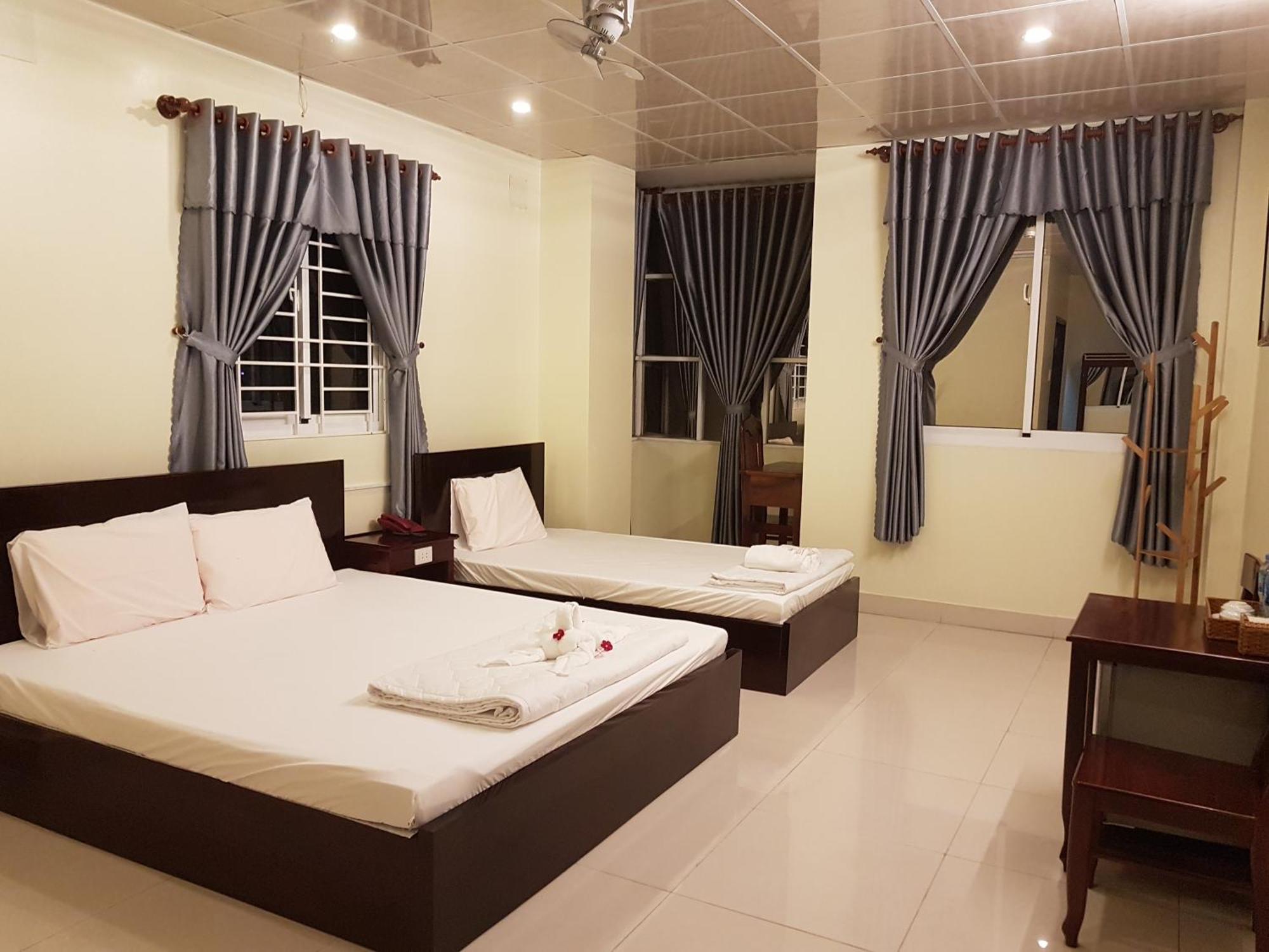 Hostel Dang Loi ホステルダンロイ Chau Doc Bagian luar foto