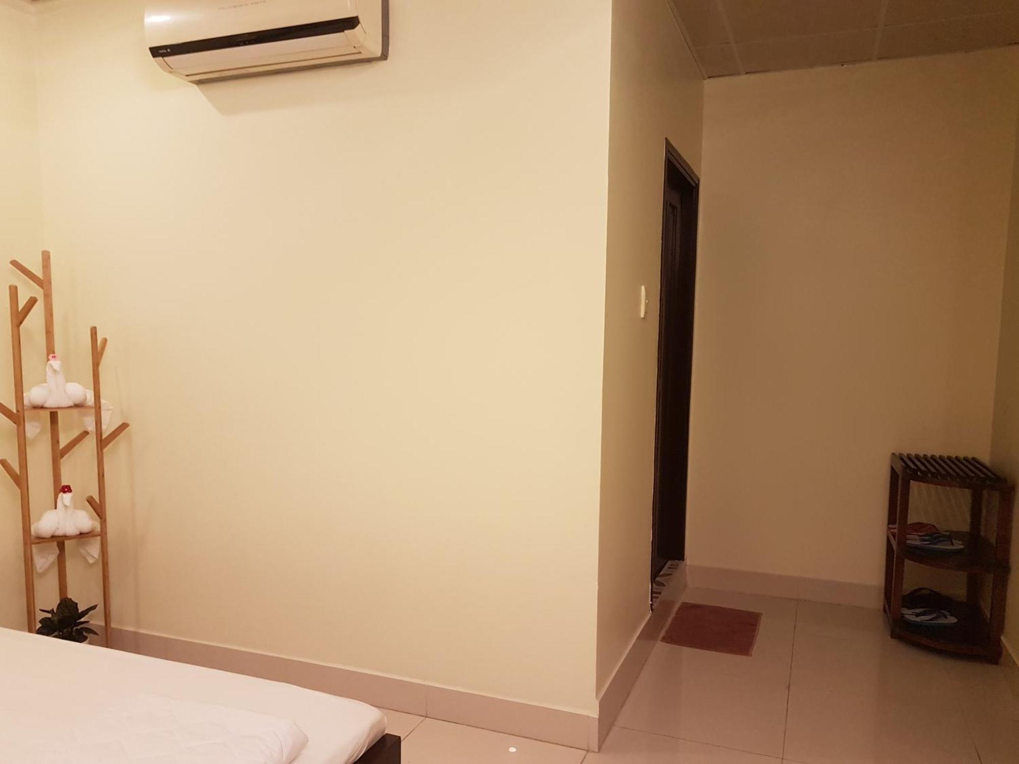 Hostel Dang Loi ホステルダンロイ Chau Doc Bagian luar foto