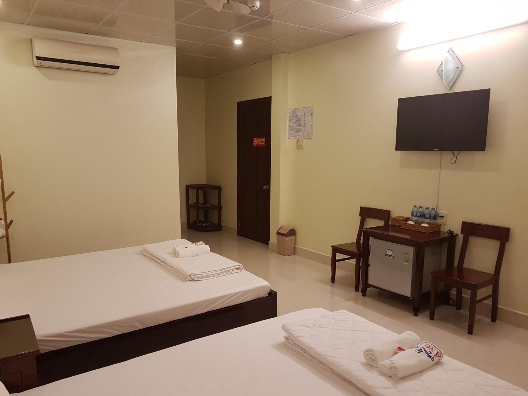 Hostel Dang Loi ホステルダンロイ Chau Doc Bagian luar foto