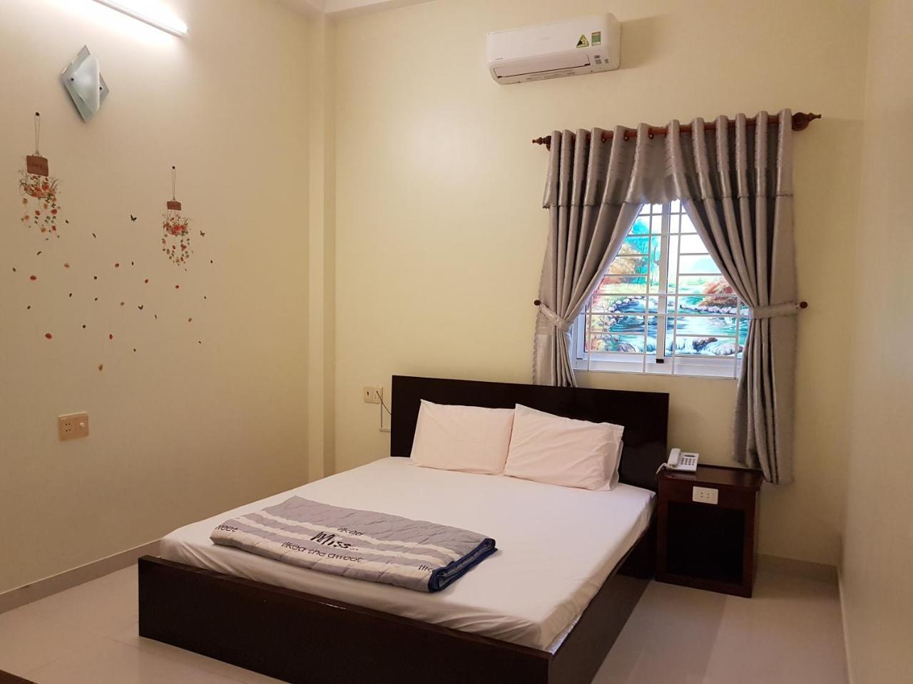 Hostel Dang Loi ホステルダンロイ Chau Doc Bagian luar foto